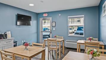 Free daily continental breakfast