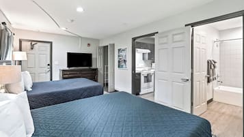 Family Suite | 1 bedroom, laptop workspace, free WiFi, bed sheets