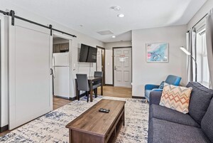 2 Queen Beds, 1-Bedroom Suite, Living Room, Non-Smoking