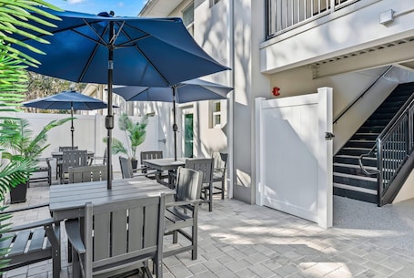 Courtyard. Baymont by Wyndham Ocala Suites