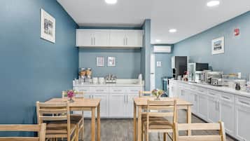 Free daily continental breakfast