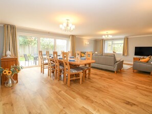 Dining - Fallowfield (Great Yarmouth)