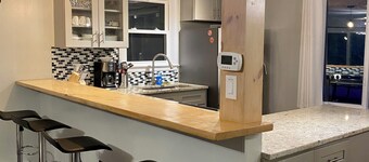 2 min walk to 2 lake beaches