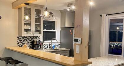 2 min walk to 2 lake beaches