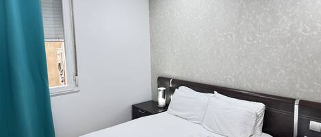 1 chambre, fer et planche à repasser, lit parapluie, Wi-Fi gratuit