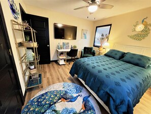 3 bedrooms, desk, iron/ironing board, travel cot