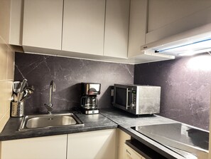 Fridge, microwave, stovetop, coffee/tea maker