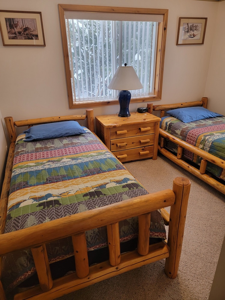 The Norwegian Woods Cabin 35 min from Pictured Rocks on the Manistique