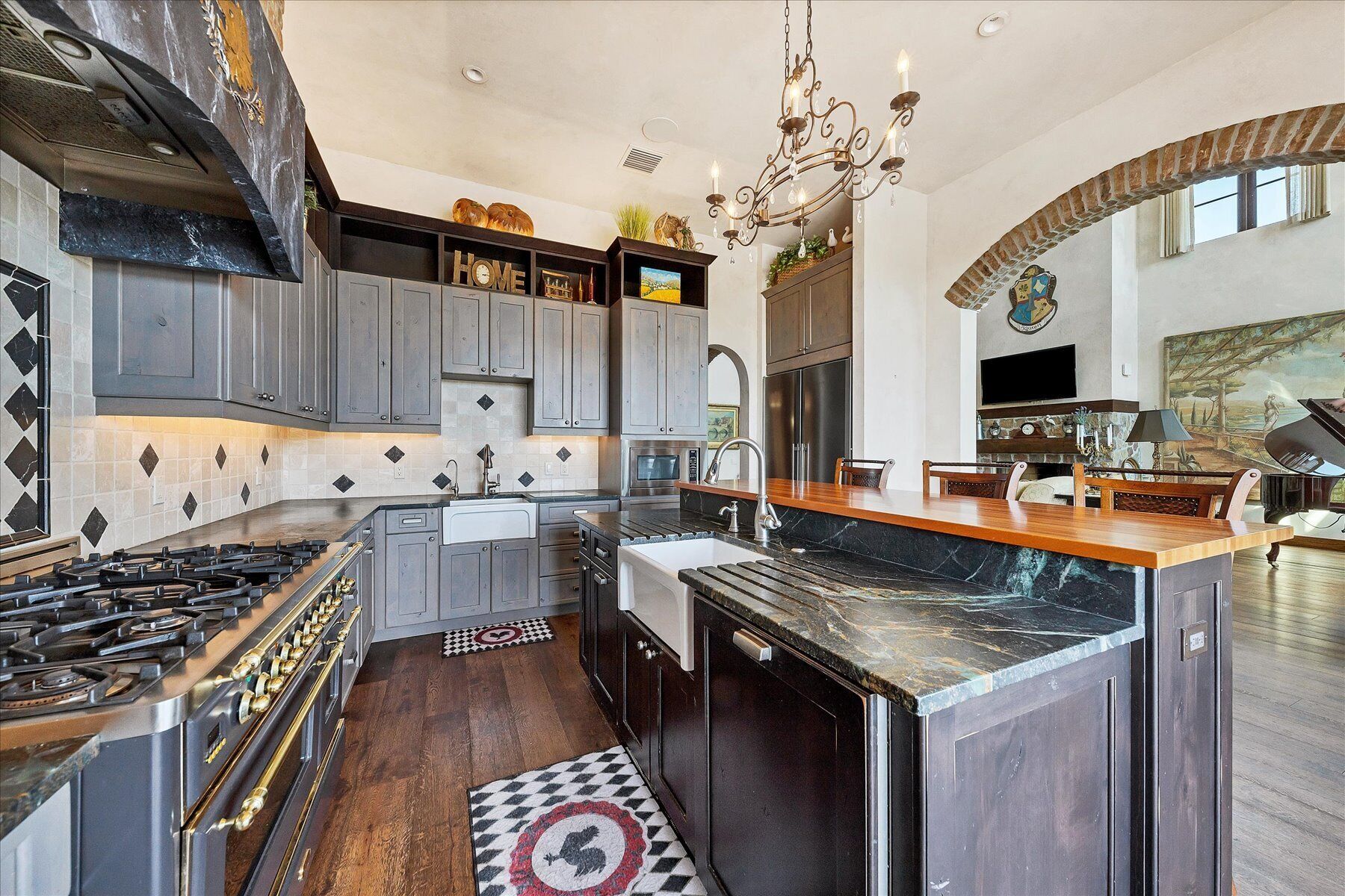 Well-equipped Chef's Kitchen with all of the amenities needed for your creations