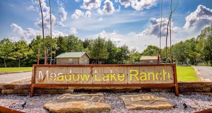 Blufftop cabin with private patio and gorgeous views! Pet-friendly!