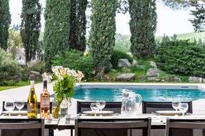 Et oppvarmet basseng