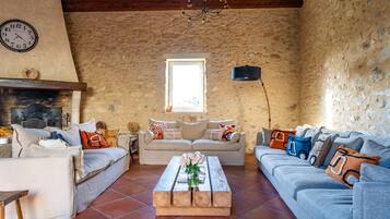 Télévision, table de tennis de table