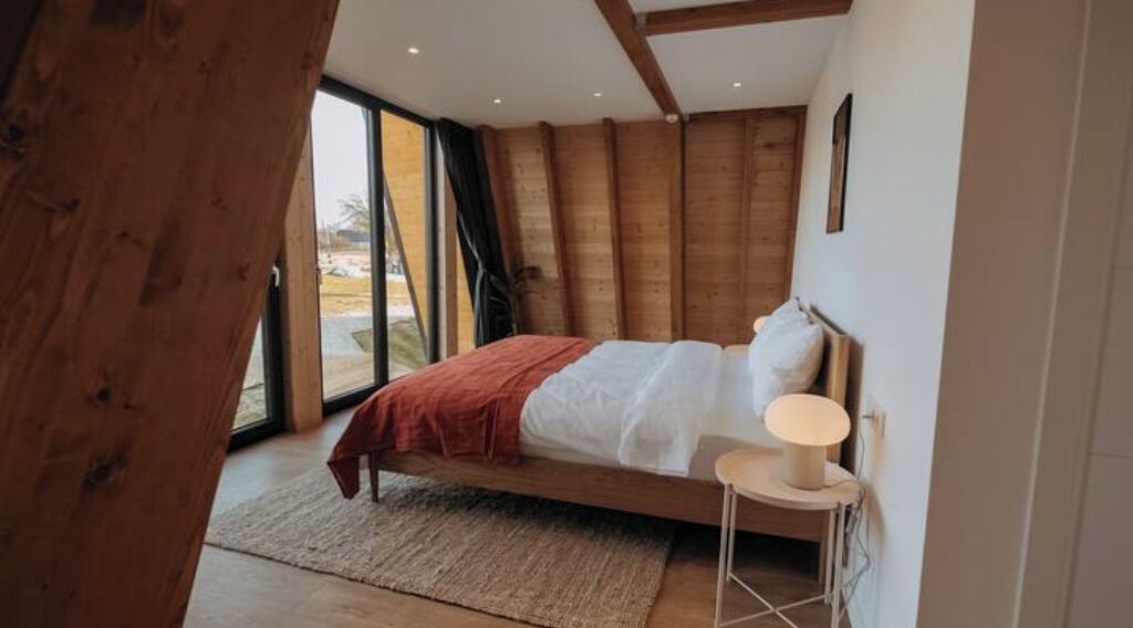 6 多间卧室、免费 WiFi、床单