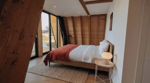 6 室のベッドルーム、WiFi (無料)、ベッドシーツ