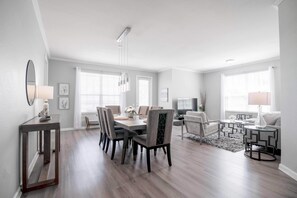 Smart TV, table football, offices - Vista Cay Lakeview Elysium. Walk to Epic Universe and the OCCC (Orlando)