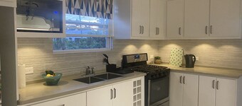 Newly renovated 3 bedroom home in Oistins. 5 min drive from beaches!