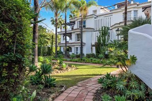 Property grounds - Magnificient Apart in Puerto Banus w/Pool, Parking (Marbella)