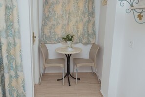 Literie de qualité supérieure, couette en duvet d'oie, minibar, bureau