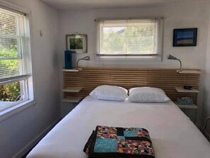 2 bedrooms, free WiFi - Quarterboard 9 - Charming cottage w/ deck, across from East Sandwich Beach (Sandwich)