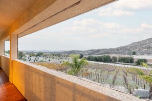 المنطقة المحيطة بالمنشأة