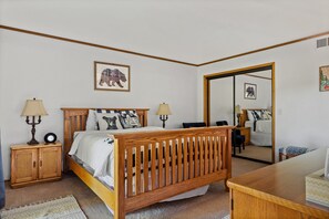 Casa, varias camas, balcón, vista al jardín | 2 habitaciones, wifi gratis y ropa de cama 