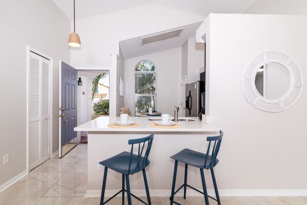 House, Multiple Beds, Pool Access, Pool View (Cozy on Cavendish) | Interior