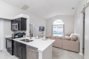 House, Multiple Beds, Pool Access, Pool View (Cozy on Cavendish) | Private kitchen | Fridge, microwave, oven, stovetop