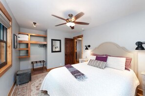 3 bedrooms, desk, iron/ironing board, free WiFi