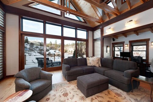 Lightner Creek Estate: Secluded 33ac 12 min to DGO