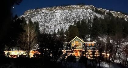 Lightner Creek Estate: Secluded 33ac 12 min to DGO