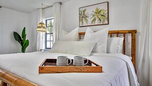 4 bedrooms, iron/ironing board, WiFi, bed sheets