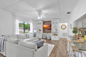 Televisión y chimenea 