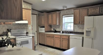 King Bed. Family-sized Near Hershey Park. 7 Minutes to route 283