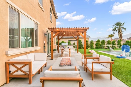 Outdoor dining. NEW 9 bd home w/Pergola|Large Gameroom|Huge Pool