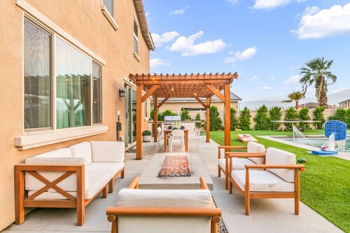 NEW 9 bd home w/Pergola|Large Gameroom|Huge Pool