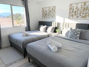 6 habitaciones, escritorio y tabla de planchar con plancha 