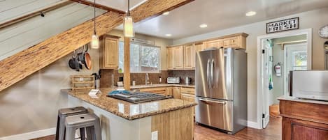 House, Multiple Beds, Patio, Mountain View (Dancing Bear Cabin) | Private kitchen | Fridge, microwave, oven, stovetop