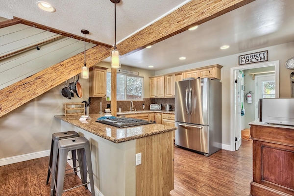 House, Multiple Beds, Patio, Mountain View (Dancing Bear Cabin) | Private kitchen | Coffee/tea maker, fridge, microwave, oven