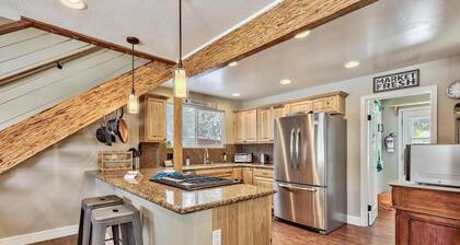 Dancing Bear Cabin Pet Friendly, Sleeps 4, Totally Cute!