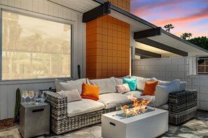 Terrace/patio - Mid-Mod Pool Home Featured in Modernism Week! (Palm Springs)