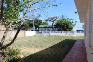 Property grounds - Beachfront Studios (Fajardo)