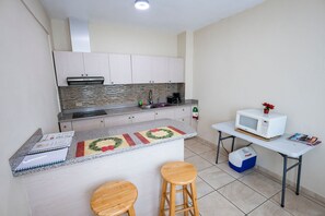 Studio | Dapur pribadi | Lemari es besar, microwave, kompor, dan mesin pembuat kopi/teh