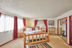 3 bedrooms, desk, iron/ironing board, free WiFi - Mountain Views with GAME Room, KING Bed, Fire Pit --- Starlink (Mariposa)