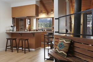 Interior - Mountain Views with GAME Room, KING Bed, Fire Pit --- Starlink (Mariposa)