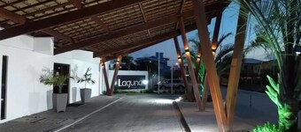 Loft com saida para piscina by Laguna Beach