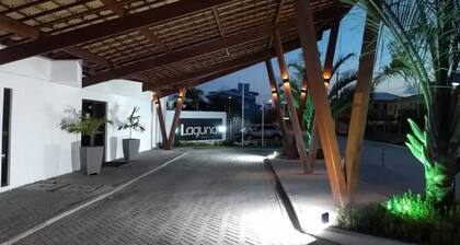 Loft com saida para piscina by Laguna Beach