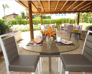 Daily buffet breakfast (BRL 25 per person)
