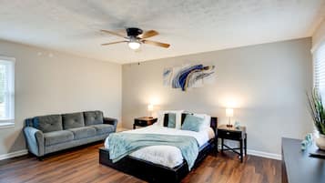 3 bedrooms, desk, WiFi, bed sheets