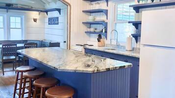 Micro-ondes, four, plaque de cuisson, serviettes en papier