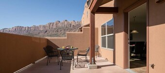 Two King Suites, Pools ,Hot Tub, Mountain and Rim Views, Secure Bike storage